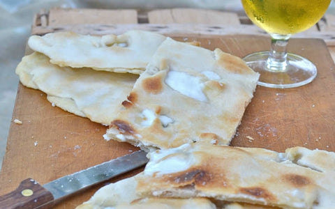 Ricetta Schiacciata ai due formaggi - senza lievito