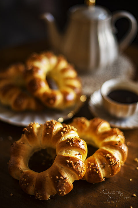 Coroncine di brioche alle Nocciole | Farina di Farro