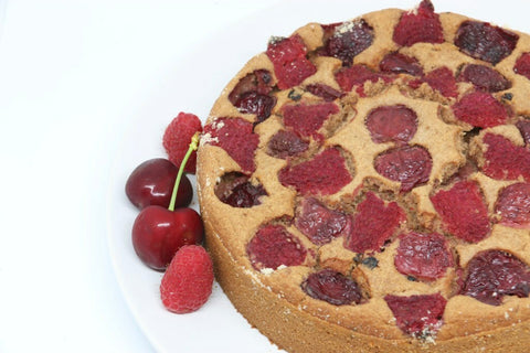 Torta di ciliegie e lamponi | Arifa e Farina di Riso